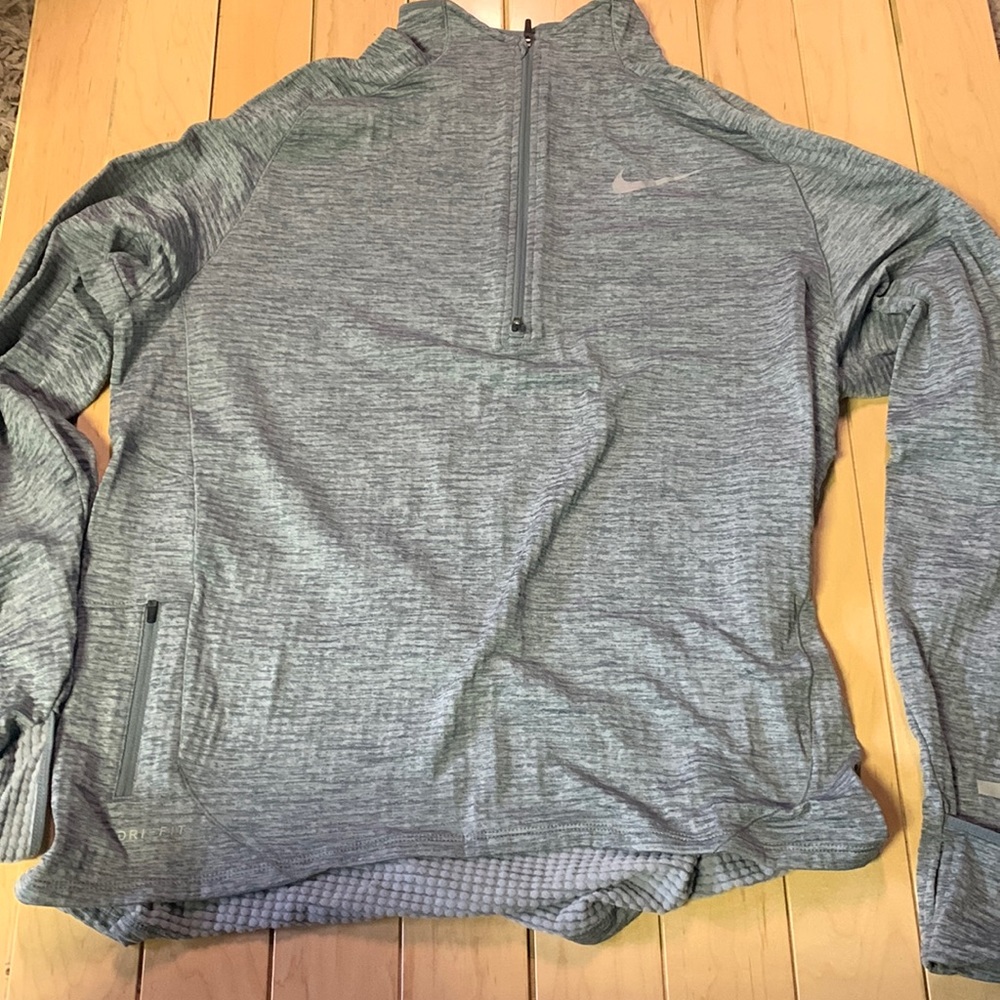 Men’s Nike 1/4 zip runners top.